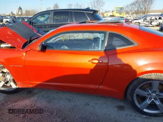 2010 Chevrolet Camaro 2SS z VIN 2G1FK1EJ2A9113573, wystawiony jako IAAI lot #41875526 z przebiegiem 55 411 mil mil oraz . Historia ofert i sprzedaży dostępna na DreamBid. Obrazek 14.