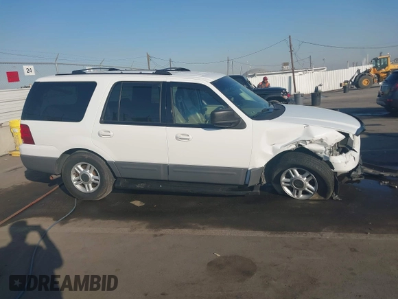 2003 Ford Expedition Special Service with VIN 1FMPU16LX3LB18730, listed as a IAAI auction lot 41291375 with 203,841 mi miles. Bid and sale history available at carsss.com. Image 13.