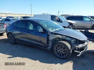 2022 Tesla Model 3 with VIN 5YJ3E1EAXNF326354, listed as a IAAI auction lot 41651872 with 27,922 mi miles. Bid and sale history available at carsss.com. Image 1.