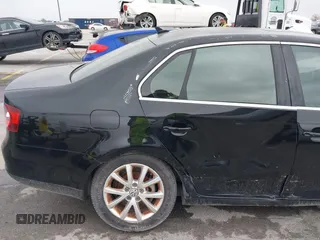 2010 Volkswagen Jetta SEL with VIN 3VWRX7AJ1AM018411, listed as a IAAI auction lot 41882206 with 282,505 mi miles and . Bid and sale history available at DreamBid. Image 6.