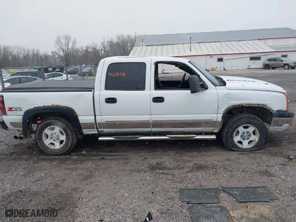 2004 Chevrolet Silverado 1500 Crew Cab Z71 with VIN 2GCEK13T741427729, listed as a IAAI auction lot 41238310 with 151,978 mi miles. Bid and sale history available at carsss.com. Image 13.
