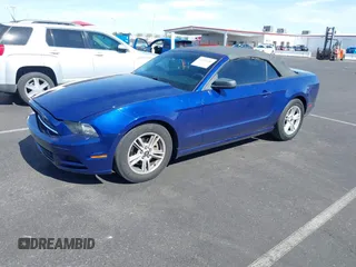 2014 Ford Mustang V6 z VIN 1ZVBP8EM8E5238393, wystawiony jako IAAI lot #42502830 z przebiegiem 150 481 mil mil oraz . Historia ofert i sprzedaży dostępna na DreamBid. Obrazek 17.