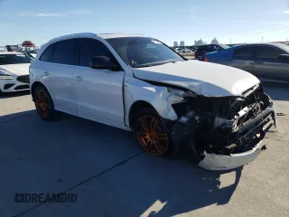 2014 Audi SQ5 Prestige with VIN WA1VGAFP4EA024616, listed as a Copart auction lot 83628534 with 238,688 mi miles and Salvage Title. Bid and sale history available at carsss.com. Image 4.
