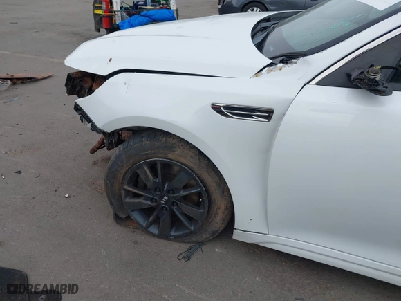 2017 Kia Optima LX with VIN 5XXGT4L32HG171992, listed as a IAAI auction lot 41477494 with 119,415 mi miles. Bid and sale history available at carsss.com. Image 6.