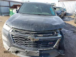 2023 Chevrolet Traverse RS z VIN 1GNEVJKW5PJ276524, wystawiony jako IAAI lot #41582780 z przebiegiem 56 095 mil mil oraz . Historia ofert i sprzedaży dostępna na DreamBid. Obrazek 13.