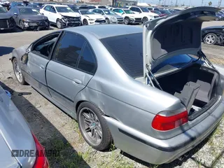 2000 BMW M5 z VIN WBSDE9349YBZ96946, wystawiony jako IAAI lot #42043141 z przebiegiem 107 000 mil mil oraz . Historia ofert i sprzedaży dostępna na DreamBid. Obrazek 3.