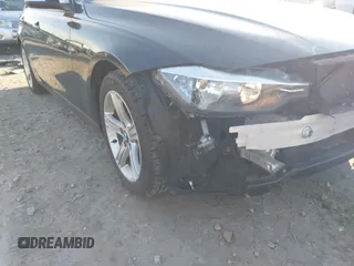 2013 BMW 3 Series 320i xDrive z VIN WBA3C3C54DF982886, wystawiony jako IAAI lot #41907850 z przebiegiem 104 020 mil mil oraz . Historia ofert i sprzedaży dostępna na DreamBid. Obrazek 12.
