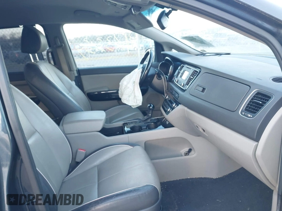 2016 Kia Sedona SX with VIN KNDMC5C10G6158467, listed as a IAAI auction lot 41733034 with 123,306 mi miles and . Bid and sale history available at carsss.com. Image 5.