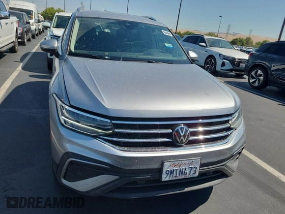 2024 Volkswagen Tiguan SE с VIN 3VV3B7AX9RM106728, выставлен на аукционе IAAI как лот 42845194 с пробегом 23 946 миль миль и . История ставок и продаж доступна на DreamBid. Изображение 51.