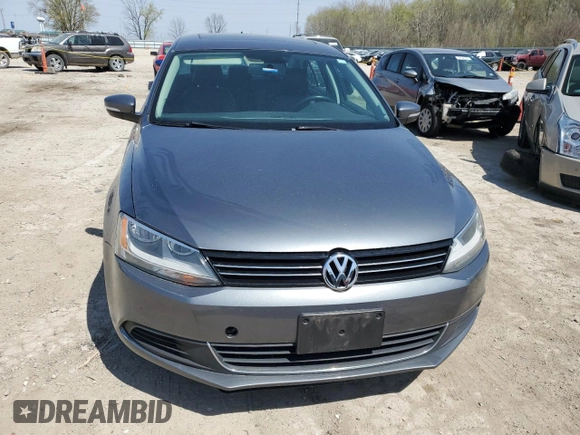 2013 Volkswagen Jetta SE z VIN 3VWDP7AJ8DM352028, wystawiony jako Copart lot #53182505 z przebiegiem 226 944 mil mil oraz Czysty tytuł • Clean title. Historia ofert i sprzedaży dostępna na DreamBid. Obrazek 5.