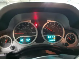 2010 Jeep Wrangler Sahara z VIN 1J4GA5D17AL109979, wystawiony jako Copart lot #45081225 z przebiegiem 190 826 mil mil oraz Szkoda całkowita • Salvage title. Historia ofert i sprzedaży dostępna na DreamBid. Obrazek 9.