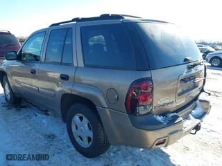 2002 Chevrolet TrailBlazer LS with VIN 1GNDT13S422356784, listed as a IAAI auction lot 41329655 with 122,525 mi miles. Bid and sale history available at carsss.com. Image 3.