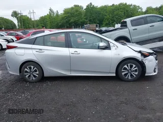 2017 Toyota Prius Plus z VIN JTDKARFPXH3034892, wystawiony jako IAAI lot #42376800 z przebiegiem 65 548 mil mil oraz . Historia ofert i sprzedaży dostępna na DreamBid. Obrazek 13.