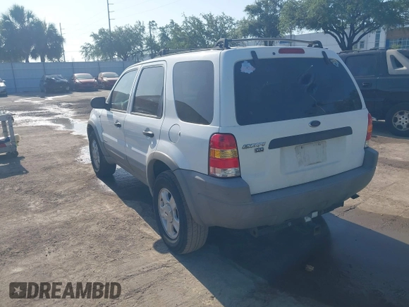 2002 Ford Escape XLT Choice with VIN 1FMYU03132KD02414, listed as a IAAI auction lot 42121509 with 218,148 mi miles and . Bid and sale history available at DreamBid. Image 3.