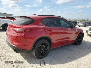2019 Alfa Romeo Stelvio Ti z VIN ZASPAKBN8K7C69851, wystawiony jako Copart lot #49490875 z przebiegiem Nie podano mil oraz Szkody całkowita. Historia ofert i sprzedaży dostępna na DreamBid. Obrazek 3.