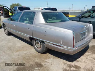 1995 Cadillac DeVille z VIN 1G6KD52B8SU251727, wystawiony jako IAAI lot #42479284 z przebiegiem 104 080 mil mil oraz . Historia ofert i sprzedaży dostępna na DreamBid. Obrazek 3.