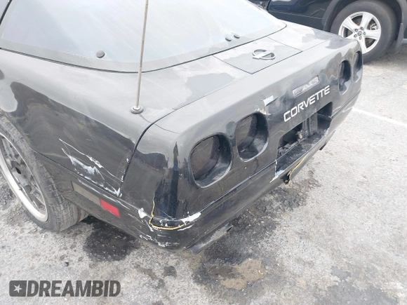 1992 Chevrolet Corvette z VIN 1G1YY23P8N5110765, wystawiony jako IAAI lot #42034616 z przebiegiem Nie podano mil oraz . Historia ofert i sprzedaży dostępna na DreamBid. Obrazek 11.