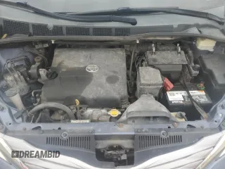 2015 Toyota Sienna XLE с VIN 5TDYK3DC8FS671800, выставлен на аукционе Copart как лот 49820685 с пробегом 110 256 миль миль и Списание • Salvage title. История ставок и продаж доступна на DreamBid. Изображение 13.