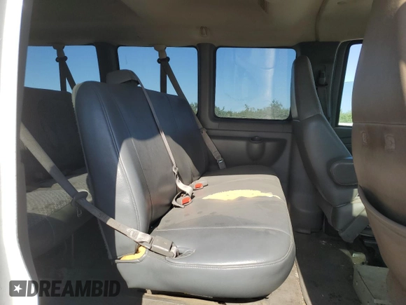 2006 Chevrolet Express Passenger z VIN 1GAHG35U361256706, wystawiony jako Copart lot #53382965 z przebiegiem 235 191 mil mil oraz Tytuł czysty. Historia ofert i sprzedaży dostępna na DreamBid. Obrazek 11.