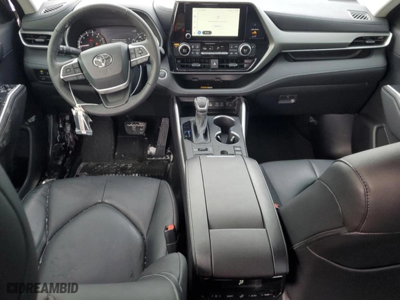 2024 Toyota Highlander LE with VIN 5TDKDRBH7RS568955, listed as a Copart auction lot 89147655 with 6,798 mi miles and Salvage Title. Bid and sale history available at carsss.com. Image 8.