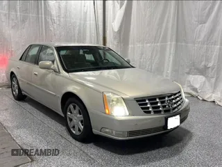 2007 Cadillac DTS V8 z VIN 1G6KD57Y27U198589, wystawiony jako Copart lot #59233755 z przebiegiem 171 023 mil mil oraz Tytuł czysty. Historia ofert i sprzedaży dostępna na DreamBid. Obrazek 1.