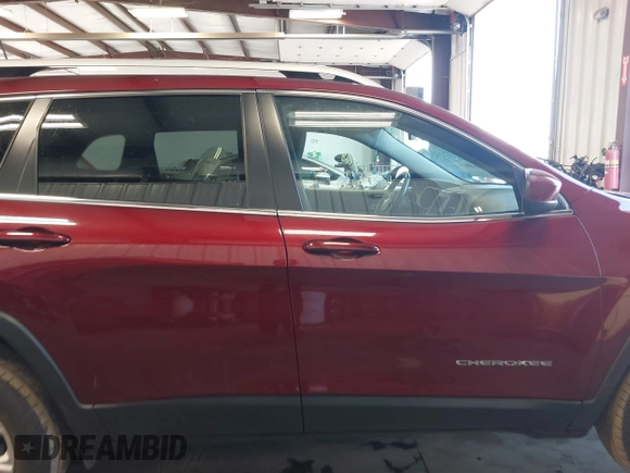 2019 Jeep Cherokee Latitude z VIN 1C4PJMCB7KD127453, wystawiony jako IAAI lot #42100924 z przebiegiem 97 414 mil mil oraz . Historia ofert i sprzedaży dostępna na DreamBid. Obrazek 14.