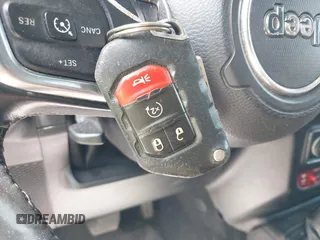 2018 Jeep Wrangler Unlimited Sahara z VIN 1C4HJXEG0JW245118, wystawiony jako IAAI lot #42066614 z przebiegiem 83 743 mil mil oraz . Historia ofert i sprzedaży dostępna na DreamBid. Obrazek 11.