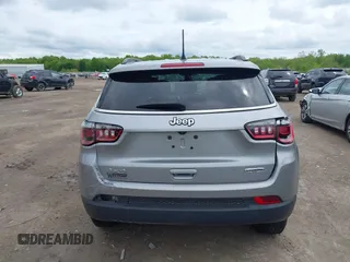 2020 Jeep Compass Latitude z VIN 3C4NJDBB9LT252474, wystawiony jako IAAI lot #42245000 z przebiegiem 62 186 mil mil oraz . Historia ofert i sprzedaży dostępna na DreamBid. Obrazek 15.