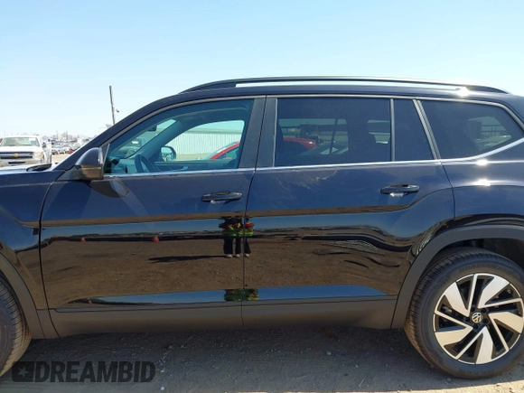 2025 Volkswagen Atlas SE with VIN 1V2WR2CAXSC519735, listed as a IAAI auction lot 42014761 with 2,957 mi miles and . Bid and sale history available at DreamBid. Image 14.