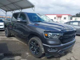 2021 Ram 1500 Big Horn z VIN 1C6SRFFM3MN733915, wystawiony jako IAAI lot #42044871 z przebiegiem 96 183 mil mil oraz . Historia ofert i sprzedaży dostępna na DreamBid. Obrazek 1.