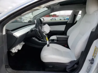 2019 Tesla Model 3 Mid Range z VIN 5YJ3E1EAXKF429382, wystawiony jako Copart lot #56172625 z przebiegiem Nie podano mil oraz Szkoda całkowita • Salvage title. Historia ofert i sprzedaży dostępna na DreamBid. Obrazek 7.