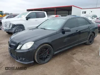 2010 Mercedes-Benz E 350 Luxury z VIN WDDHF8HB4AA116700, wystawiony jako IAAI lot #42148303 z przebiegiem 120 438 mil mil oraz . Historia ofert i sprzedaży dostępna na DreamBid. Obrazek 2.