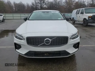2021 Volvo S60 Momentum with VIN 7JR102TZXMG123085, listed as a Copart auction lot 45528274 with 52,624 mi miles. Bid and sale history available at carsss.com. Image 5.