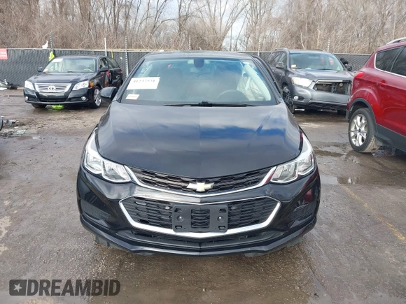 2017 Chevrolet Cruze LS z VIN 1G1BC5SM4H7270096, wystawiony jako IAAI lot #41237531 z przebiegiem 103 318 mil mil oraz . Historia ofert i sprzedaży dostępna na DreamBid. Obrazek 12.