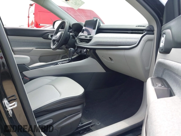 2022 Jeep Compass Latitude with VIN 3C4NJCBB4NT139111, listed as a IAAI auction lot 42380175 with 16,075 mi miles and . Bid and sale history available at DreamBid. Image 5.