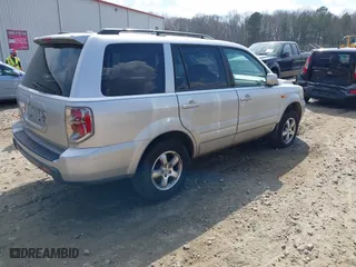 2008 Honda Pilot SE with VIN 5FNYF28398B020868, listed as a IAAI auction lot 41789338 with 286,261 mi miles. Bid and sale history available at carsss.com. Image 4.
