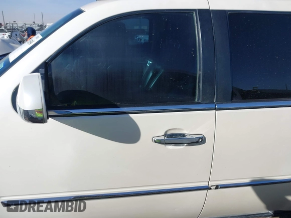 2008 Cadillac Escalade with VIN 1GYEC63868R231682, listed as a IAAI auction lot 41192659 with 194,604 mi miles. Bid and sale history available at carsss.com. Image 15.