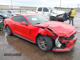 2015 Ford Mustang EcoBoost z VIN 1FA6P8TH9F5344711, wystawiony jako IAAI lot #41349246 z przebiegiem 56 089 mil mil oraz . Historia ofert i sprzedaży dostępna na DreamBid. Obrazek 1.