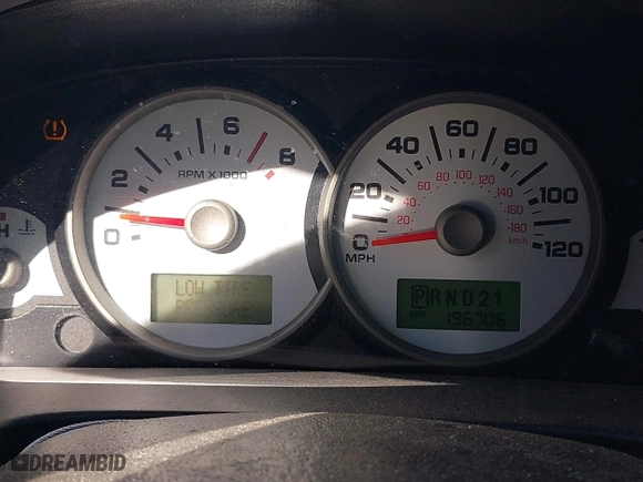 2007 Ford Escape Limited with VIN 1FMYU04197KA67054, listed as a IAAI auction lot 41665928 with 196,706 mi miles. Bid and sale history available at carsss.com. Image 7.