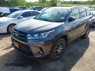 2018 Toyota Highlander SE with VIN 5TDKZRFH4JS548677, listed as a IAAI auction lot 42171321 with 94,205 mi miles and . Bid and sale history available at DreamBid. Image 6.