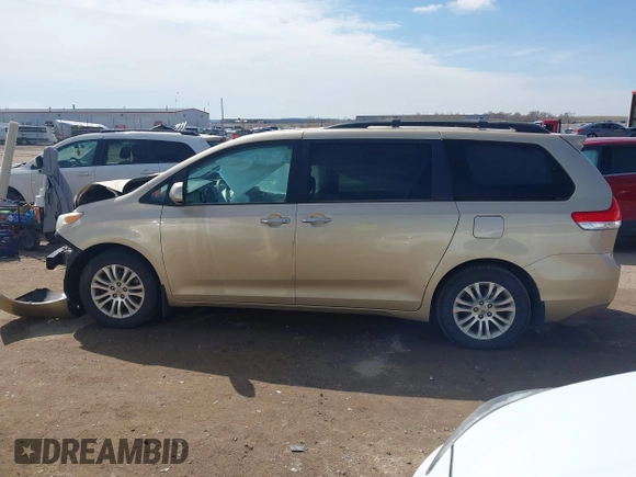 2012 Toyota Sienna XLE AAS with VIN 5TDYK3DC0CS202891, listed as a IAAI auction lot 41938594 with Not Provided miles and . Bid and sale history available at carsss.com. Image 15.