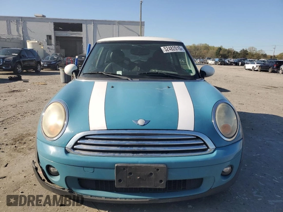 2008 MINI Hardtop z VIN WMWMF335X8TT62496, wystawiony jako Copart lot #52482015 z przebiegiem 188 965 mil mil oraz Szkoda całkowita • Salvage title. Historia ofert i sprzedaży dostępna na DreamBid. Obrazek 5.