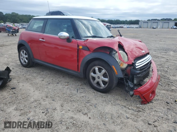 2009 MINI Hardtop z VIN WMWMF33569TW79600, wystawiony jako Copart lot #58392825 z przebiegiem 121 371 mil mil oraz Czysty tytuł • Clean title. Historia ofert i sprzedaży dostępna na DreamBid. Obrazek 4.
