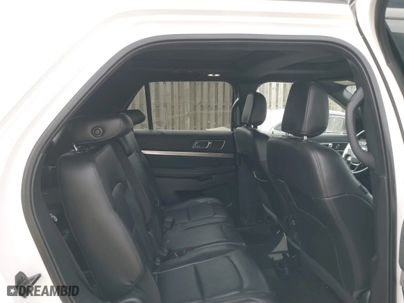 2018 Ford Explorer XLT with VIN 1FM5K8D80JGC21343, listed as a IAAI auction lot 41734012 with 90,193 mi miles. Bid and sale history available at carsss.com. Image 8.