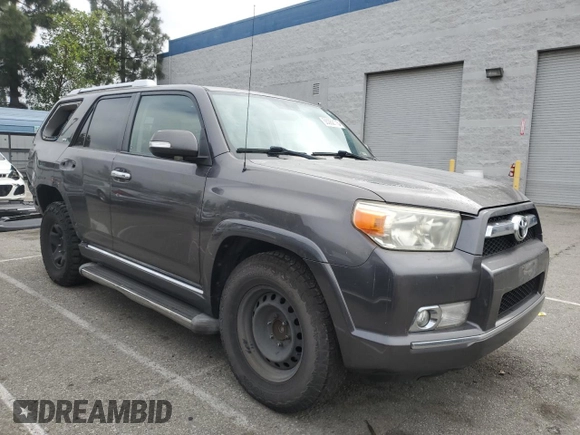 2010 Toyota 4Runner SR5 z VIN JTEZU5JR1A5003267, wystawiony jako Copart lot #55362175 z przebiegiem 449 563 mil mil oraz Szkoda całkowita • Salvage title. Historia ofert i sprzedaży dostępna na DreamBid. Obrazek 4.