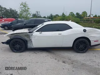 2017 Dodge Challenger SXT Plus z VIN 2C3CDZAG5HH651878, wystawiony jako IAAI lot #27141139 z przebiegiem 36 286 mil mil oraz . Historia ofert i sprzedaży dostępna na DreamBid. Obrazek 14.