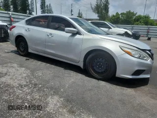 2017 Nissan Altima SV with VIN 1N4AL3AP0HC137920, listed as a Copart auction lot 60939895 with 133,782 mi miles and Clean title. Bid and sale history available at DreamBid. Image 4.