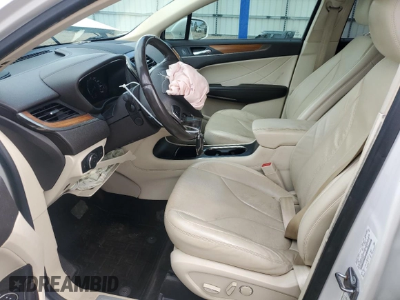 2016 Lincoln MKC Reserve with VIN 5LMCJ3D98GUJ04364, listed as a Copart auction lot 49130795 with 92,822 mi miles and Salvage title. Bid and sale history available at DreamBid. Image 7.