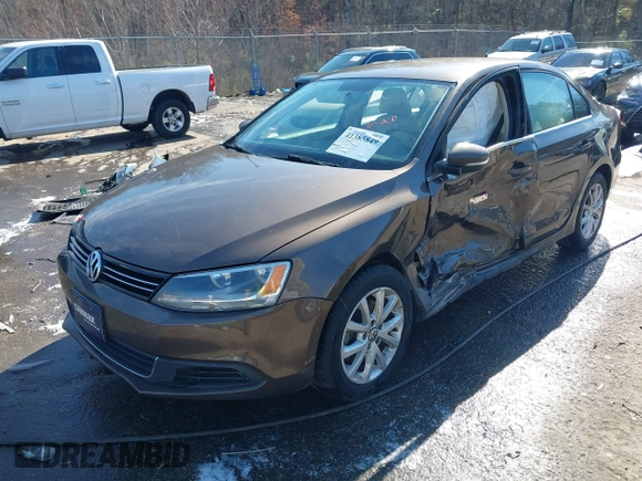 2014 Volkswagen Jetta Sedan SE w/Connectivity with VIN 3VWD07AJ1EM361255, listed as a IAAI auction lot 41385849 with 166,124 mi miles. Bid and sale history available at carsss.com. Image 17.