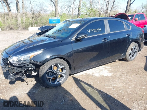 2020 Kia Forte LXS z VIN 3KPF24AD6LE147268, wystawiony jako IAAI lot #41972155 z przebiegiem 99 324 mil mil oraz . Historia ofert i sprzedaży dostępna na DreamBid. Obrazek 6.